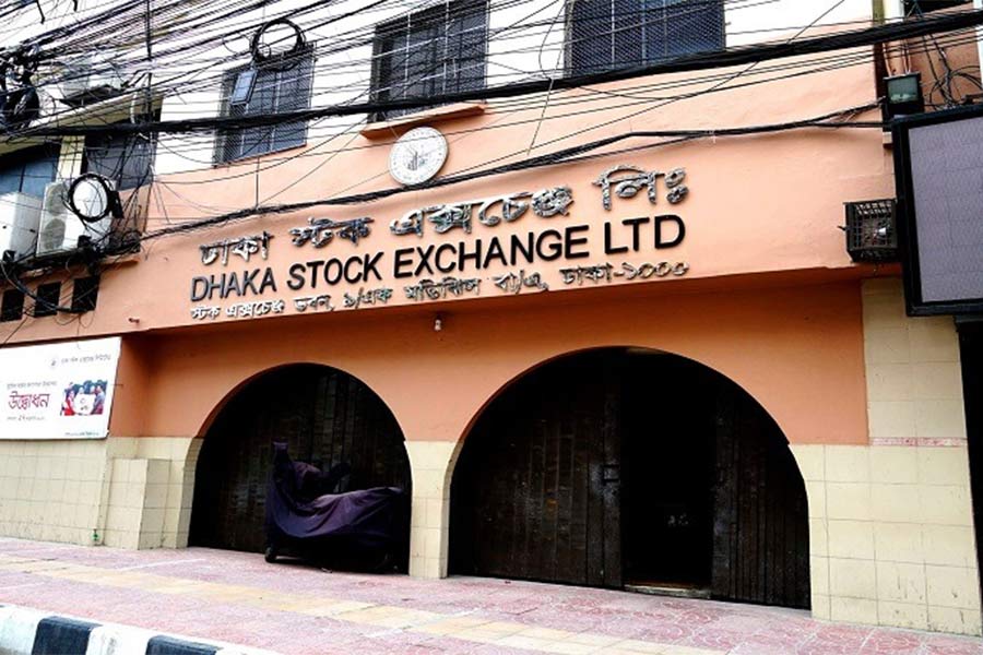 DSEX slips below 5,500